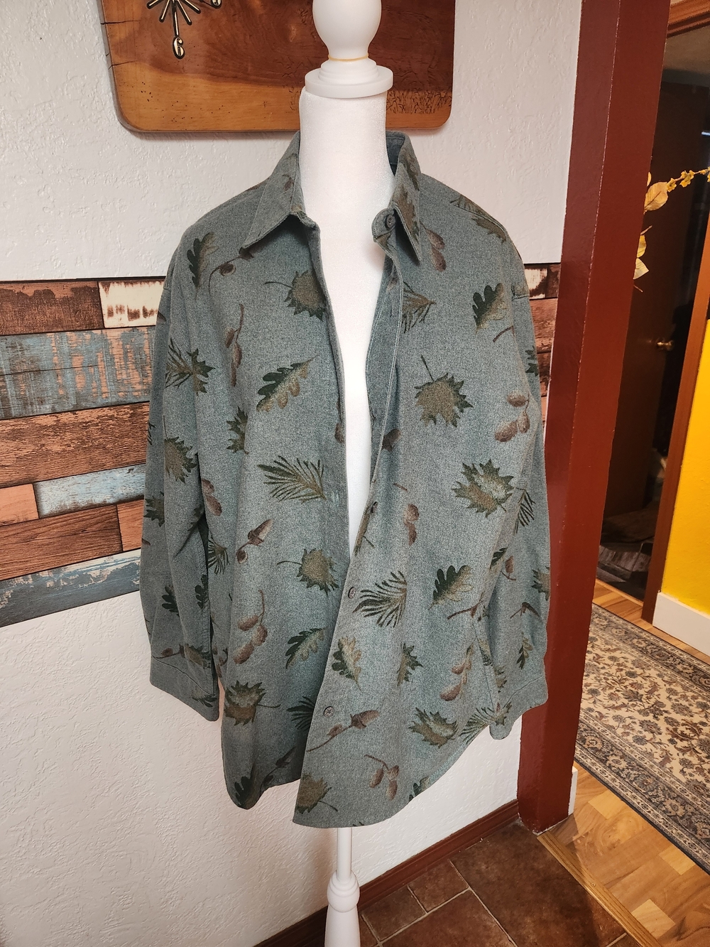 Men's Green Leaf-Print Button-Up Shirt
